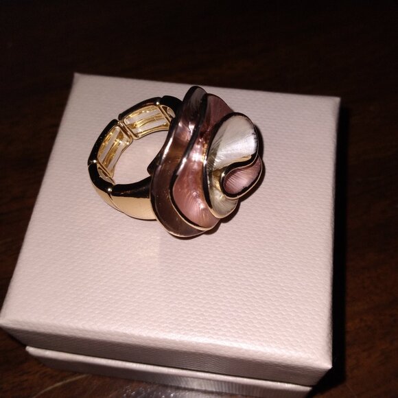 Elegant Beautiful Flower Ring, Adjustable band - Picture 2 of 5